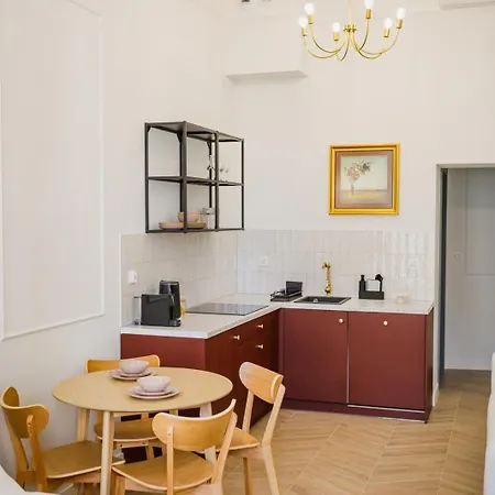 Apartment Kollataja 23 *